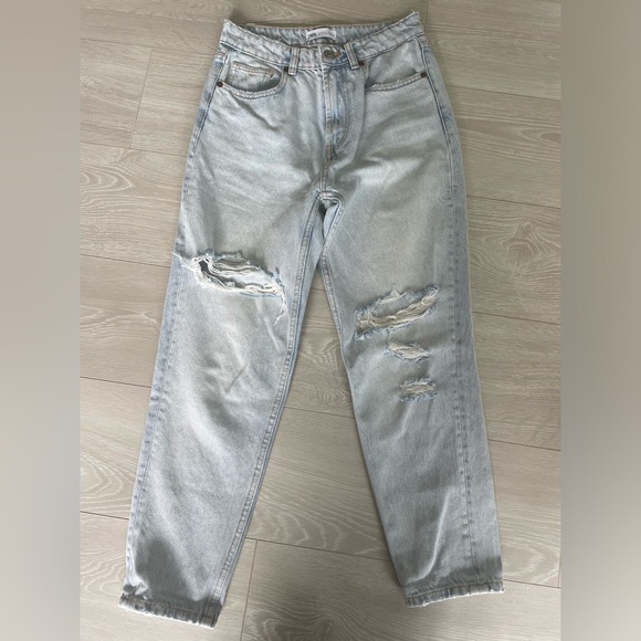 Light wash zara jeans! - Picture 2 of 3